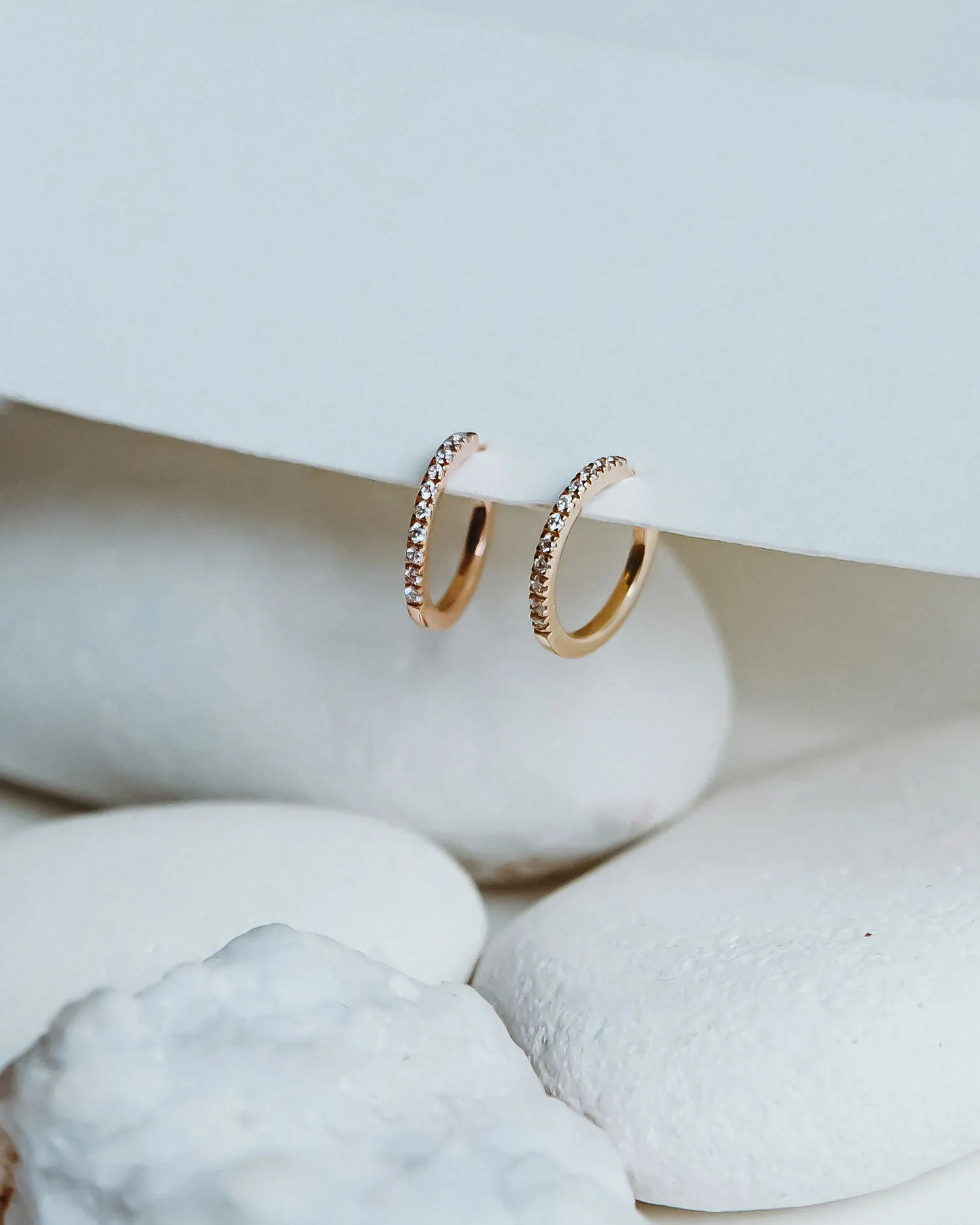 Mini-Creolen mit Diamant-Pavé